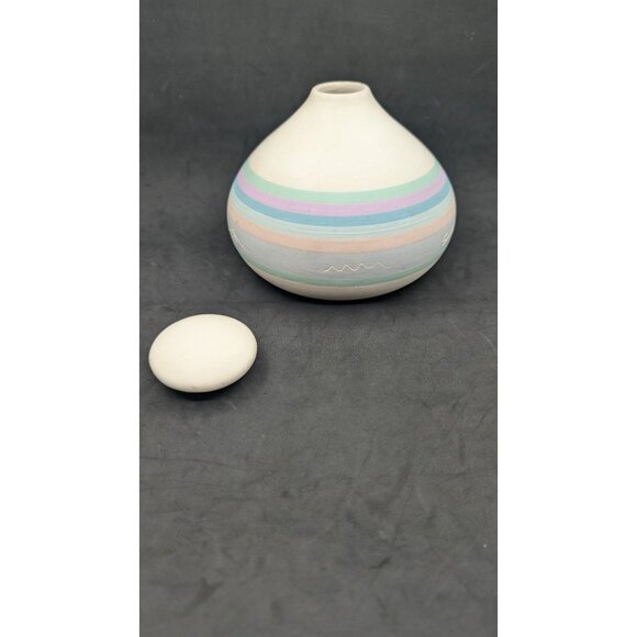 Southwest Etched Pottery lidded Vase pastel color etched signed 5.6" - Picture 3 of 15